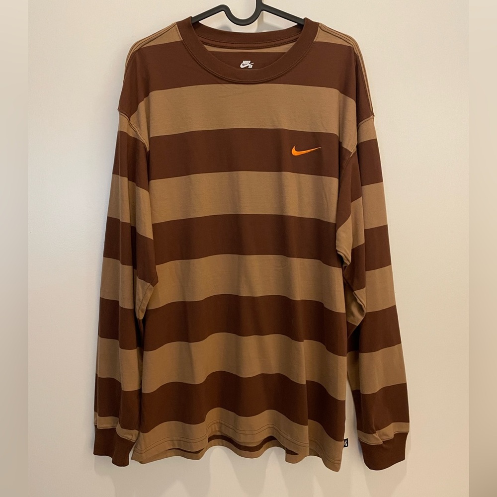 Nike Men's Size Medium Brown and Tan Striped Long Sleeve Tee
